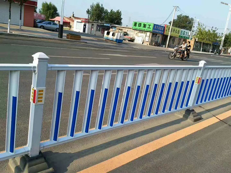 道路隔離護(hù)欄規(guī)格